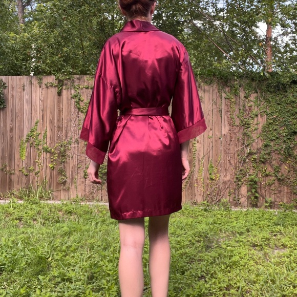 3/$30 Vintage Satin & Silk Robe - Picture 5 of 7